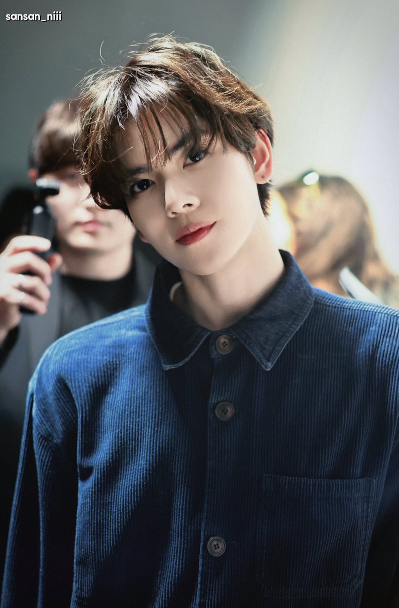 นึกว่ากำลังมองผ่านเลนส์กล้องส่องดาว ✨🌌💫🔭 เปล่งประกายระยิบระยับมากเลยพี่ยอร์ช 

YORCH PARIS FASHION WEEK 
#POWYORCHxIsabelMarant #YORCH_ParisFashionWeek