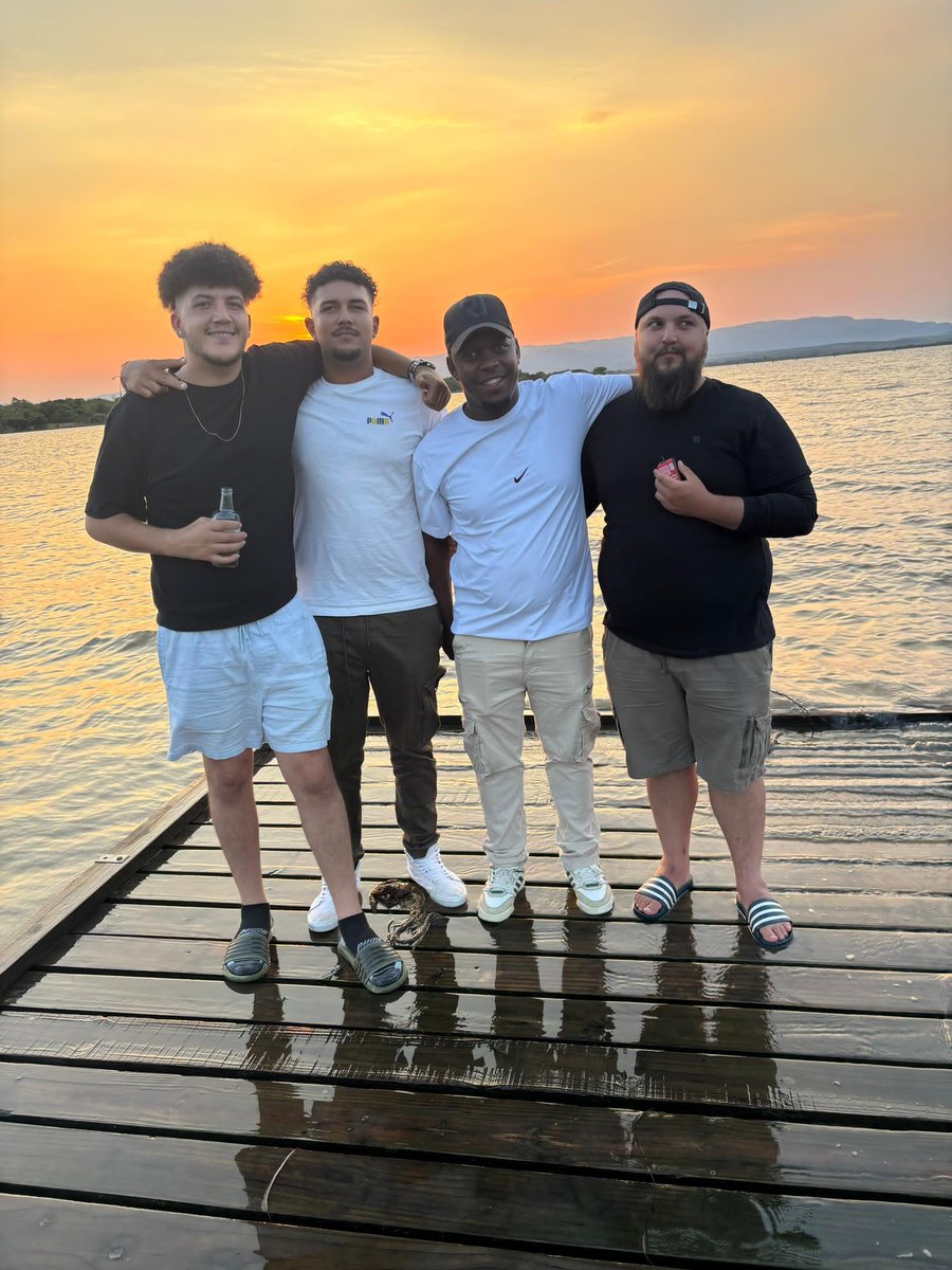 Aviwe's Dad tweet media