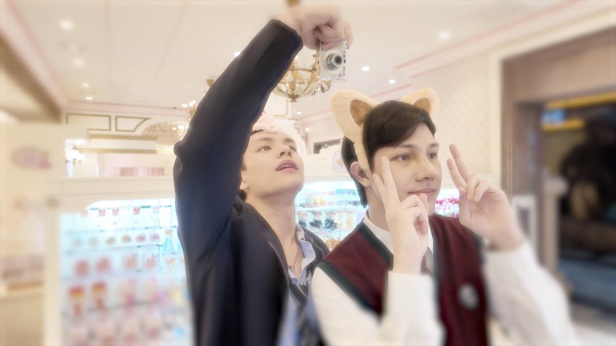 Hello_asian's tweet photo. THE APOLLO PROJECT EP5 มิตรภาพ และการเกื้อกูล
#TheApolloProject
#MeMindY
การเตรียมพร้อมเพื่อการเดินทางครั้งใหม่ของ 4 หนุ่ม “วอร์ม - พิว - แบงก์จิ - มาส” ที่ต้องใช้ชีวิตในประเทศเกาหลีใต้ด้วยกันหลังการปรับลุคที่ประเทศเกาหลีใต้ ทั้ง 4 หนุ่มกับประสบการณ์ใหม่ๆ ทั้งการเรียนรู้ที่จะใช้ชีวิตอยู่ร่วมกัน พึ่งพากัน ตลอดจนดูแลกันและกันในช่วงฟื้นฟูร่างกาย และถึงแม้ระยะเวลาจะไม่นานแต่ระหว่างพวกเขาก็สนิทกันได้อย่างรวดเร็ว จนก่อเกิดเป็นมิตรภาพที่น่ารักและแสนอบอุ่นใจ การเดินทางครั้งนี้ไม่ใช่แค่การเปลี่ยนภาพลักษณ์แต่คือการเรียนรู้มิตรภาพ รวมไปถึงเรียนรู้เรื่องของความอดทนในช่วงเวลาที่แต่ละคนต่างก็ต้องการกำลังใจอย่างที่สุด
อย่าลืม! ไปติดตามมิตรภาพของทั้ง 4 หนุ่มได้ในรายการ “THE APOLLO PROJECT” EP5 ในวันศุกร์ที่ 6 มีนาคม นี้ ทาง YouTube: MeMindY Official เวลา 20.00 น.