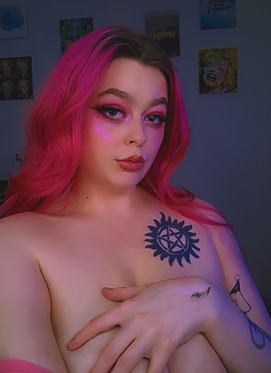 godessXpandora's tweet photo. I love showing off just a peak, especially when im a full blown slut to my hole on onlyfans... https://t.co/sln7LJ4lLx