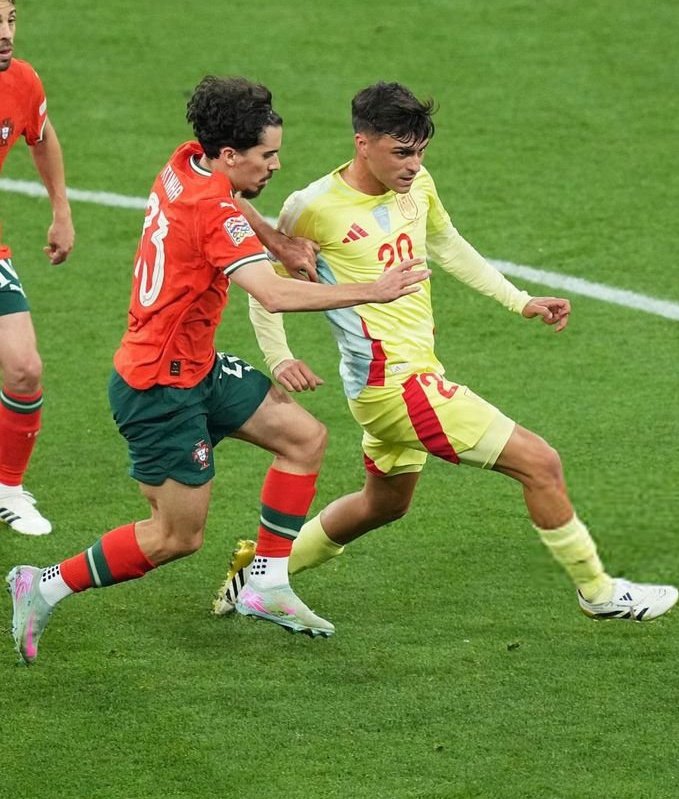 فيتينيا: 

سأضع بيدري في المركز الأول. إنه ساحر، من المذهل مشاهدته وهو يلعب. عندما تلعب ضده، تفهمه بشكل أفضل