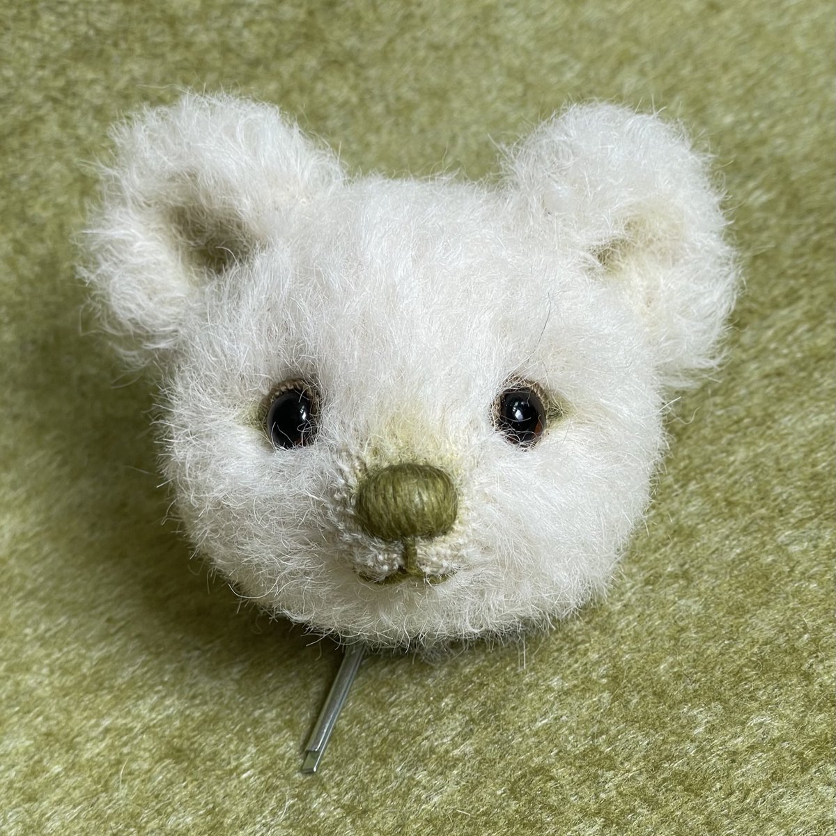 NaokoMarone's tweet image. バニラ色のアルパカファーには、早春を思わせるグリーンを合わせてみたくなりました。
素直で穏やかな表情の子になってくれそうです😊
#テディベア
#teddybear