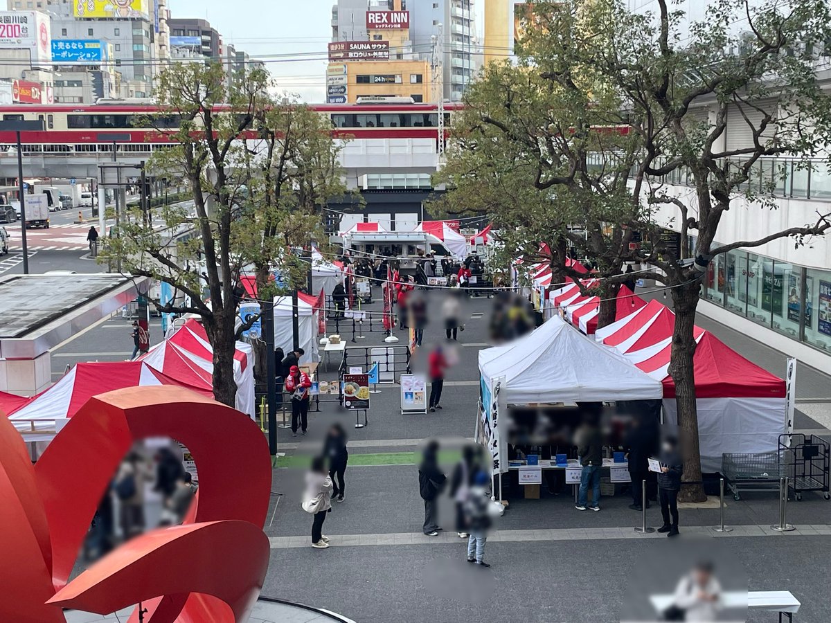 47杯目　川崎ラーメン祭　六等星　蟹ラーメン。スープに内子が入っていたり、しっかり蟹を感じられる一杯でした。平日というのもあり、金曜日の昼過ぎでも混雑はないが晴心さんは大行列。キッチンカーで作るので提供スピードとか考えるとなかなか大変そうではあります。明日明後日は盛況となるだろうか