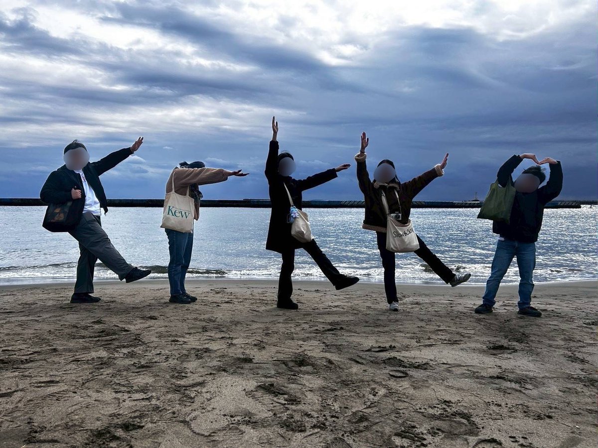 遅くなりましたが…
今年も関東で狂言をされている六狂連さん(<a href="/rokkyoren/">六大学狂言研究会連絡協議会</a>)と東西合宿を行いました🙌✨
今年は熱海にて、小舞や狂言を見せ合ったり、美味しいごはんを食べたり、観光したりと、充実した3日間でした♨️