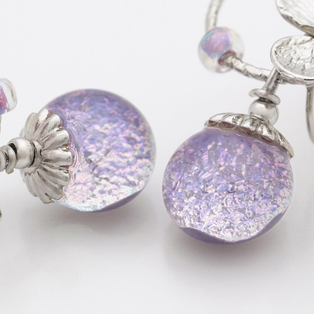 TeftefKyoto's tweet image. ＊＊･･･再入荷商品･･･＊＊

【fiora noteぴあり】
jewelry-kyoto.jp/fiora+note/pro…

やさしい紫の花が咲く窓辺と、漂う花の香りをイメージしたデザイン。
ふわりと花の香りが漂ってきそうな瑞々しい紫のガラスと、窓辺の花を思わすモチーフが、耳元をやさしくフェミニンに彩ります🌼✨
#花 #紫