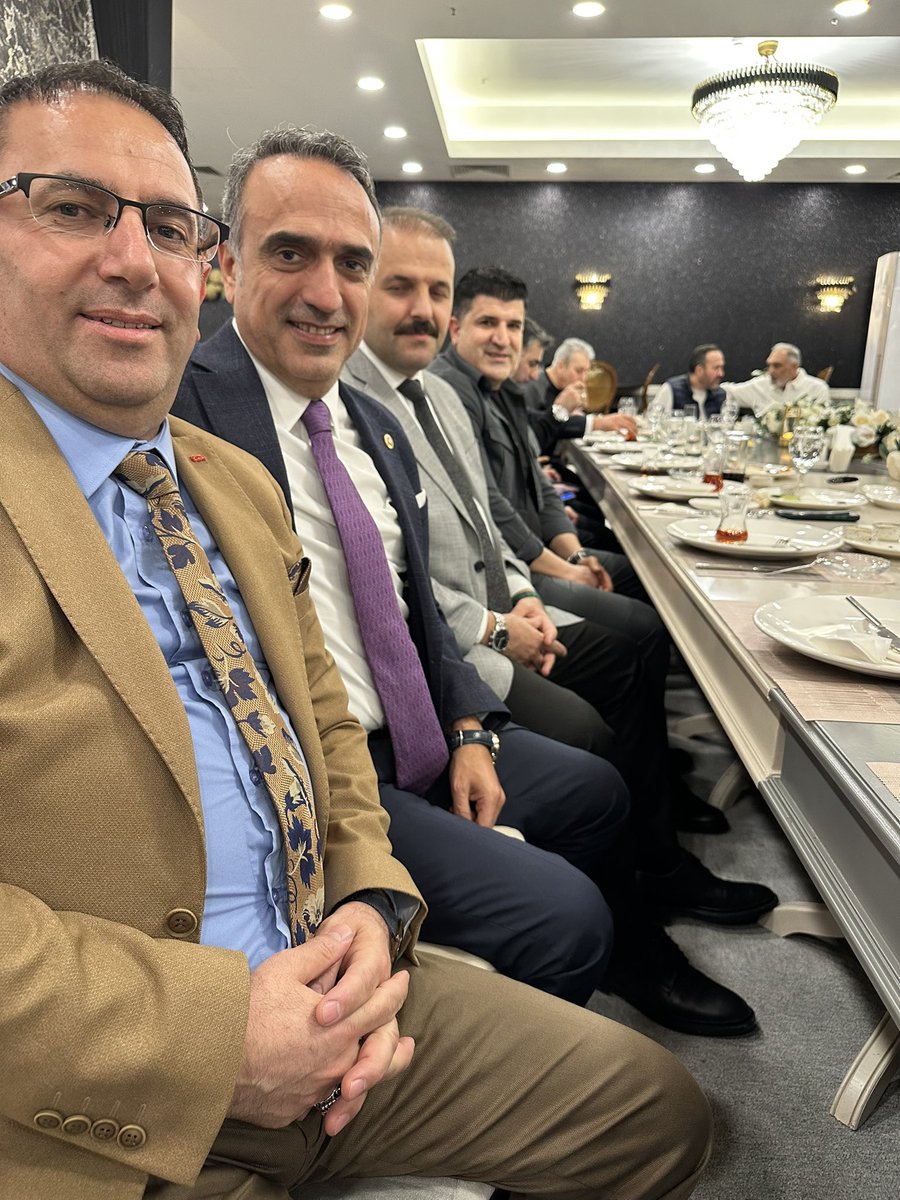 Değerli dostum Ahmet Arslan’ın ev sahipliğinde düzenlenen iftar programında; merkez valilerimiz, emniyet müdürlerimiz, hâkim ve savcılarımız ile devletimizin farklı kurumlarında görev yapan çok kıymetli yöneticilerle aynı sofrada bir araya gelme imkânı bulduk.

Ülkemizin