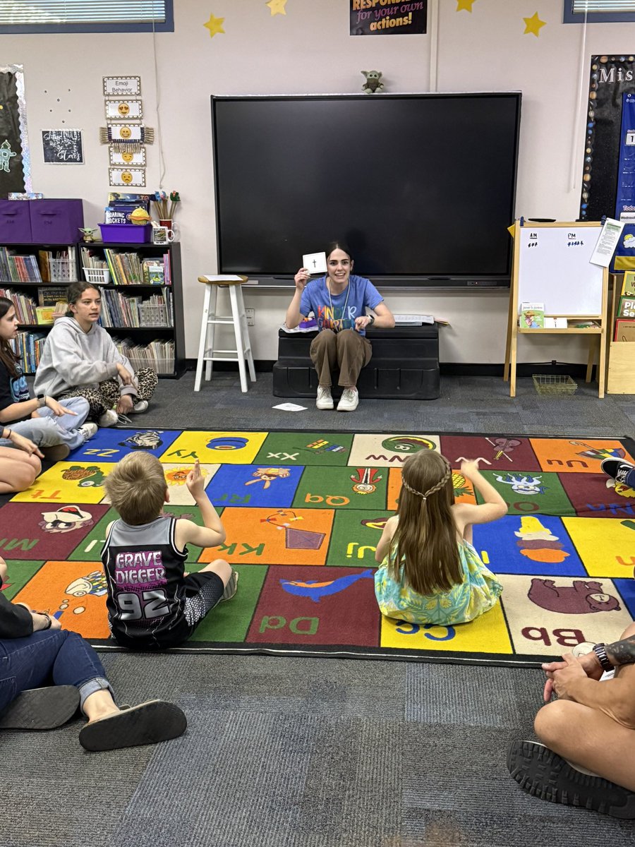 Mrs_Race's tweet photo. We love our incoming Kinders! Kindergarten preview night was a success ✔️ @dvusd @dvusd_desertsage https://t.co/XPahH7lAUu