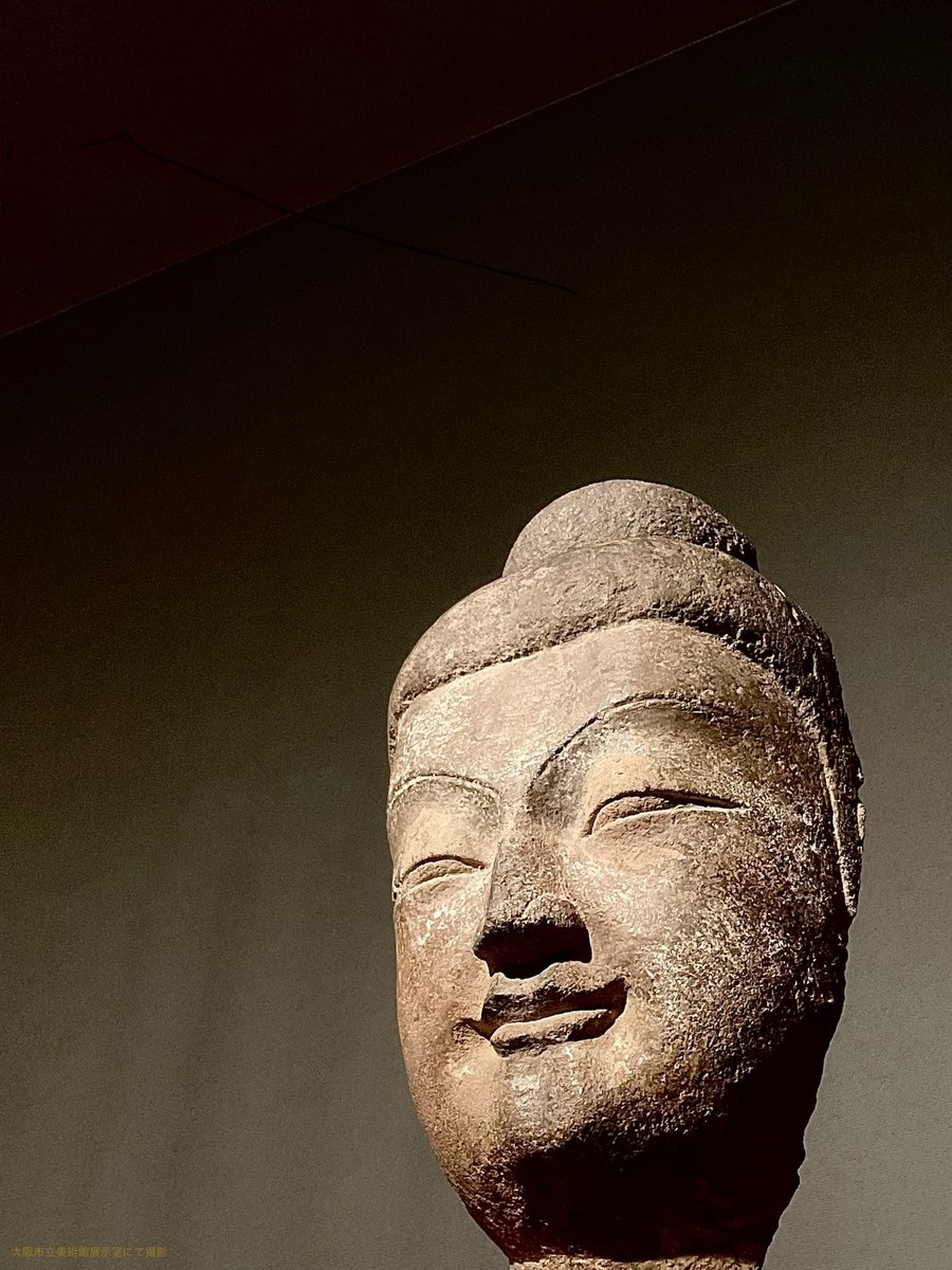 展示作品紹介／ 明るく魅惑的な笑み✨ #企画展示「アジアの彫刻」より