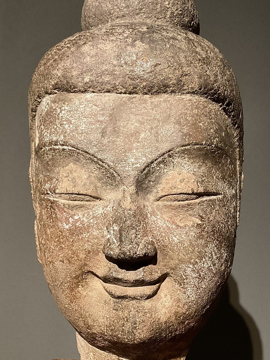 展示作品紹介／ 明るく魅惑的な笑み✨ #企画展示「アジアの彫刻」より