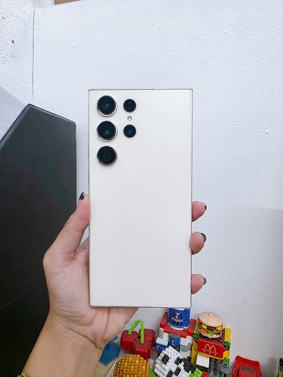 aloraconcert's tweet photo. 🤍WTS/Dijual Samsung Galaxy S23 Ultra 256gb White🤍

✨️Pemakaian pribadi 2th, Good condition
✨️Dijual karna mau upgrade
✨️COD Jaksel/ Bekasi/ Jaktim/ Jakbar

💰11.000.000 (negotiable)
#wtssamsung #jualhp #samsung23u #wtb #wtr https://t.co/1c2iYVH5k2