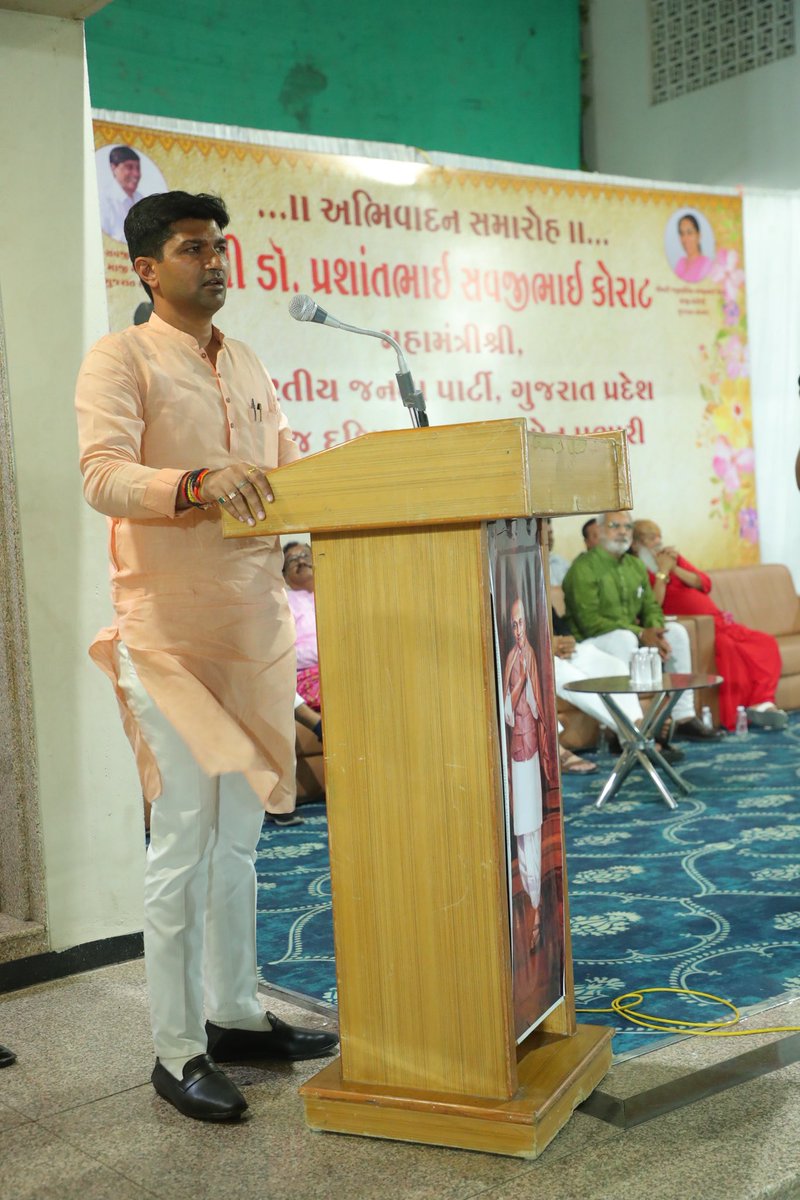 DrPrashantkorat's tweet photo. અંકલેશ્વર નોટિફાઇડ ખાતે ભરૂચ જિલ્લા ના વિવિધ ઉદ્યોગિક સંગઠનો અને સામાજિક સંગઠનો દ્વારા ભવ્ય અભિવાદન  સમારોહનું આયોજન કરવામાં આવ્યું જેમાં ઉપસ્થિત રહી સૌના આશીર્વાદ પ્રાપ્ત કર્યા.

સાથે જ વિવિધ ક્ષેત્રના મહાનુભાવો અને અગ્રણીઓ સાથે મુલાકાત કરી. આ ઉષ્માભર્યા સત્કાર અને અવિરત પ્રેમ બદલ આપ સૌનો હૃદયપૂર્વક આભાર.