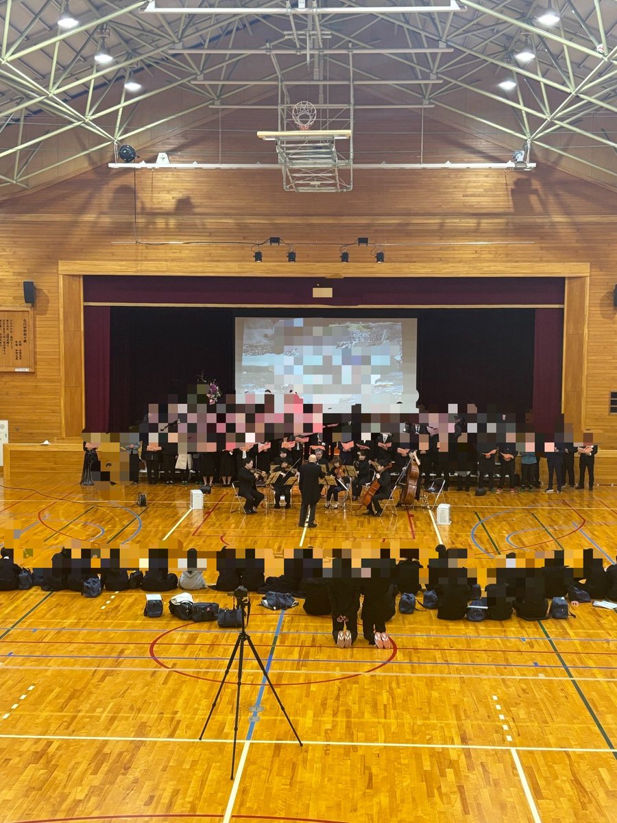 kyophil's tweet photo. 本日午前中は岐阜県白川町中学校の卒業式で、卒業生の皆さんへサプライズ演奏をさせていただきました🎶

教員の皆さま・保護者の皆さまによる合唱があり、とても温かい時間となりました☺️
少しでも喜んでいただけていたら嬉しいです✨

白川町中学校の卒業生の皆さん、あらためましてご卒業おめでとうございます🌸
そして、 全国で卒業を迎えられた皆さまも、ご卒業おめでとうございます🌸

このあと **17:30開演「白川町 おとなうコンサート」**を開催いたします🎶
皆さまのご来場を心よりお待ちしております。

当日券もございます🎫
https://t.co/ipzcOoXab8