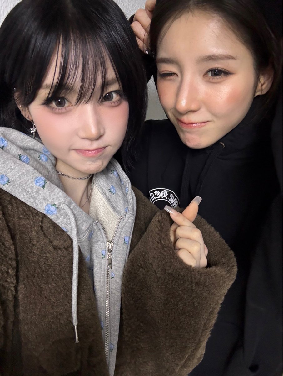 gapyeonghaus's tweet photo. [260306]
#tripleS Nakyoung fromm update w/ ARTMS Heejin🐈‍⬛

#NaKyoung #나경 #김나경 #ナギョン
#HeeJin #희진 #ARTMS https://t.co/VSWWlymuQR
