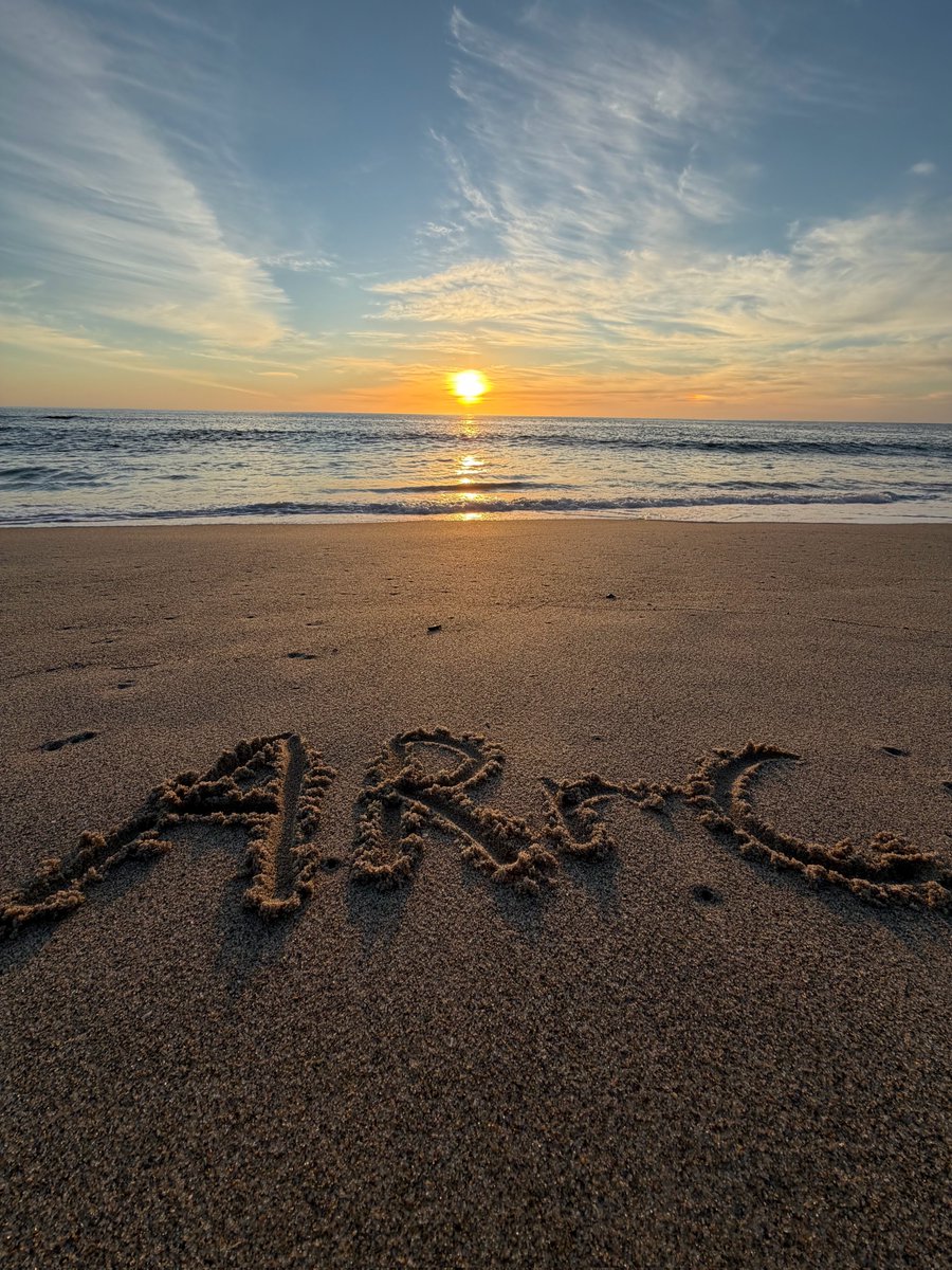 ANDjoy419's tweet photo. 미국가서 바다도 보고 좋아하는것들도 잔뜩먹고 오고 디카놀이도 열시미 재밌게 하고 온 것 같아서 사진 버블로나 멤트로나 볼 때마다 넘넘 마음 좋아짐🥹🫰🏻 https://t.co/F8LiOBa9sD