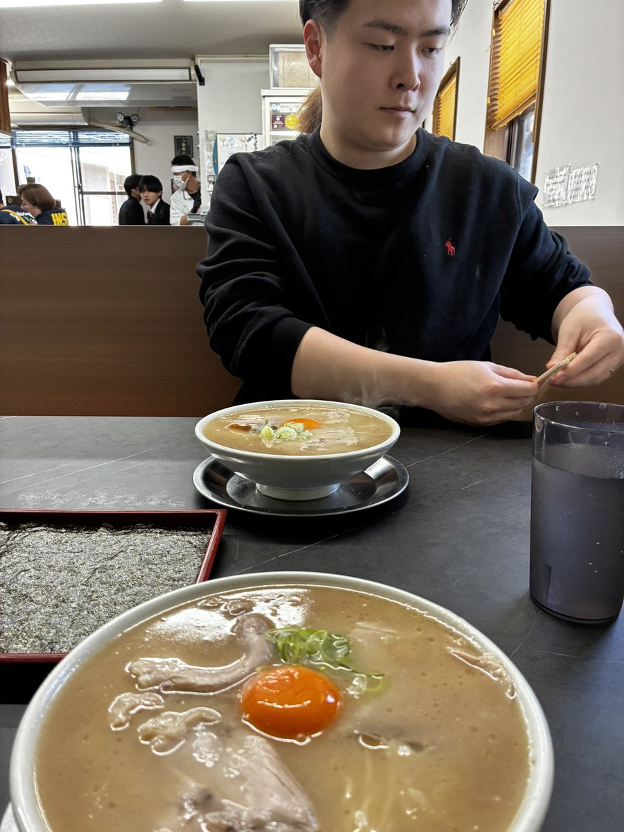 taiga_ramen_'s tweet photo. おともやんと2泊3日で福岡来てました！
たくさん学ばせていただきました。
これからの豚骨ラーメンに必ず生かします！

@otomoyan_ichi https://t.co/QqljvJHqk2