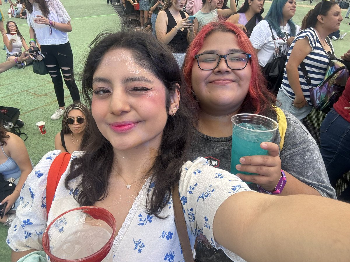 Somos las más emocionadas por tu nueva etapa <a href="/bryanmouque/">Bryan Mou</a> ❤️❤️❤️
Vendrán cosas muy buenas para ti! ✨✨✨✨

#BryanMou🔴 #PorSiempreBryanMou #PorSiempre <a href="/bryanmouque/">Bryan Mou</a> 🙏❤️
<a href="/Ariwldrf/">Airy</a>