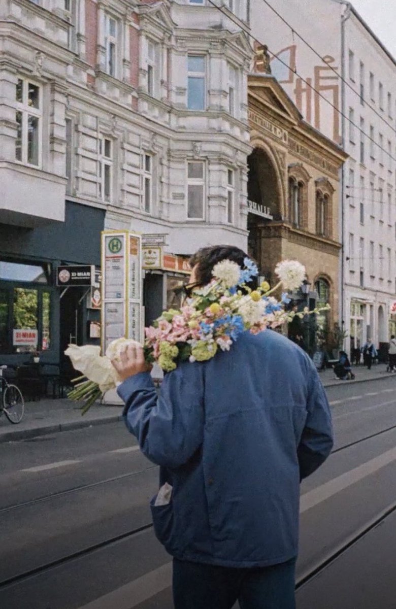 occasionaldsco's tweet photo. i was on my way to buy some flowers for you ❤️‍🩹💐 https://t.co/ZErha2T2xV