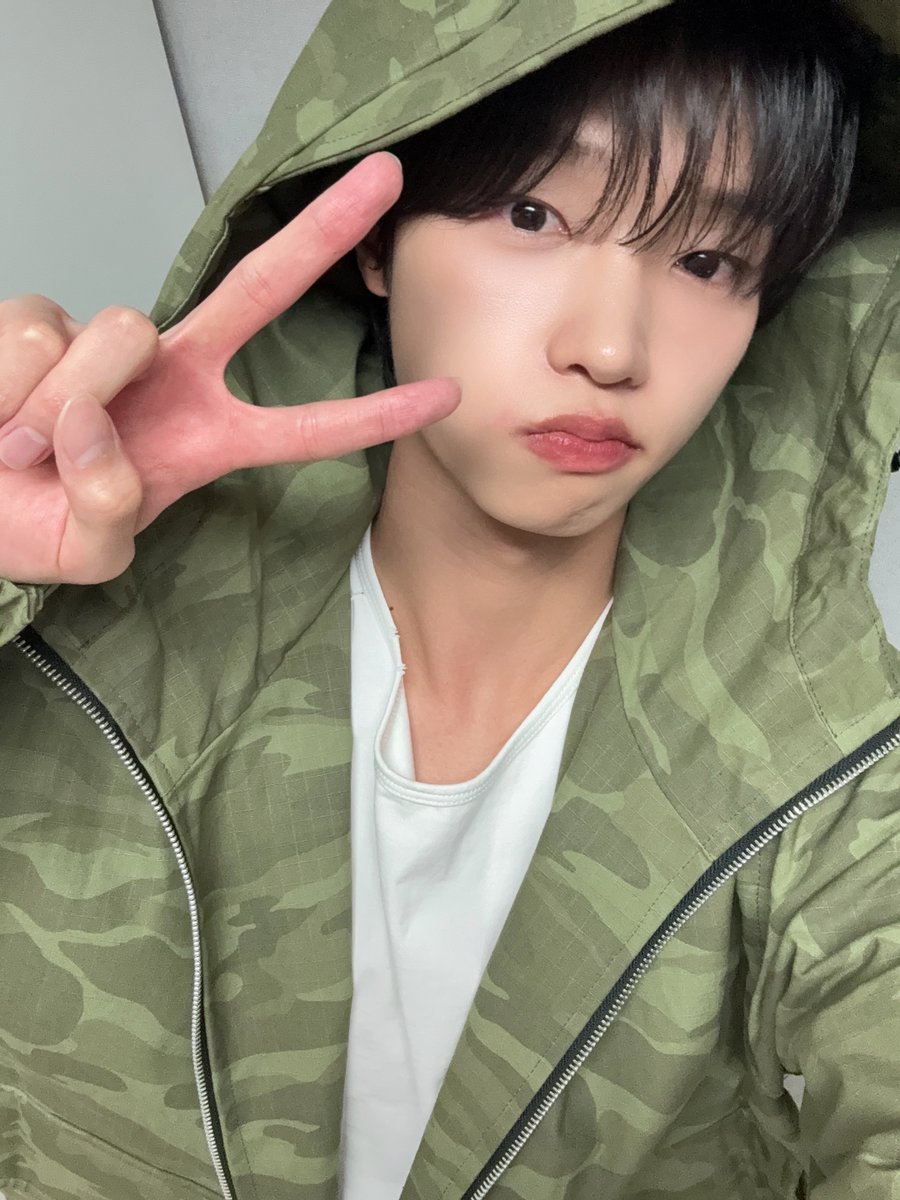 sondongpyo_dsp's tweet photo. [⏰]
잠시 후 오후 10시 30분,
MBC FM4U ‘친한친구 방송반'에 동표가 출연합니다🩵

#손동표 #SONDONGPYO
#MBC #친한친구방송반 https://t.co/DqtUK08v9L
