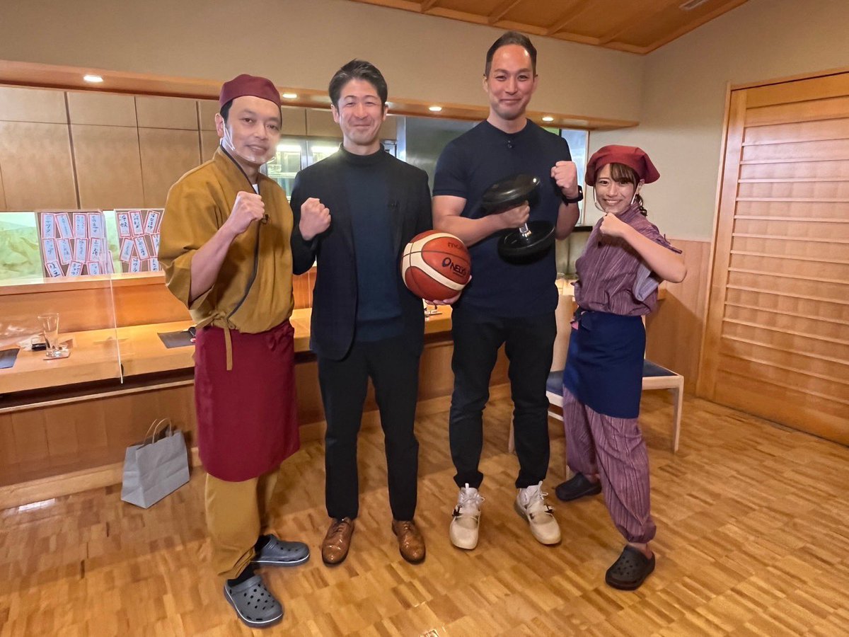 y2234y's tweet photo. ✅3年前の再放送となります📺
中川家礼二さん、福本愛菜さんと🫡
良かったらご視聴ください🔥

前編後編の2回に分けて
放送されます💡

【放送日程】
●居酒屋礼二　
藤井寺市×和歌山市
(no37)前編　
【BSよしもと（BS265ch）】
2026年3/7（土）24:00～24:30
（再放送）3/10（火）25:30～26:00

●居酒屋礼二　藤井寺市×和歌山市
（no38）後編　
【BSよしもと（BS265ch）】
2026年3/14（土）24:00～24:30
（再放送）3/17（火）25:30～26:00

@onelys_wakayama 
@ikkyuu2819 
芸人枠ではないよ？

#onelyswakayama 
#ワンリーズ和歌山
#中川家礼二
#福本愛菜
#吉本���業
#上田頼飛
#やるしかないの人