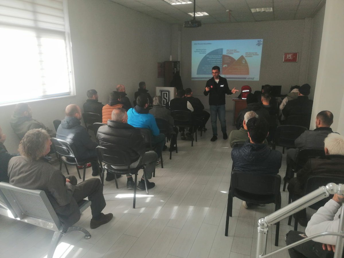 Kurumumuzda yükümlülere yönelik, İl Afet Müdürlüğü personeli Talip Bey tarafından, "Yangınlardan Korunma " konulu seminer gerçekleştirildi.