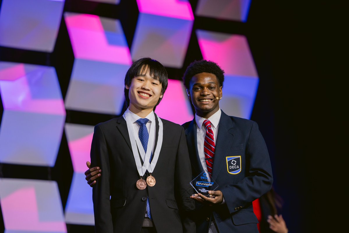 Central Magnet Deca tweet media