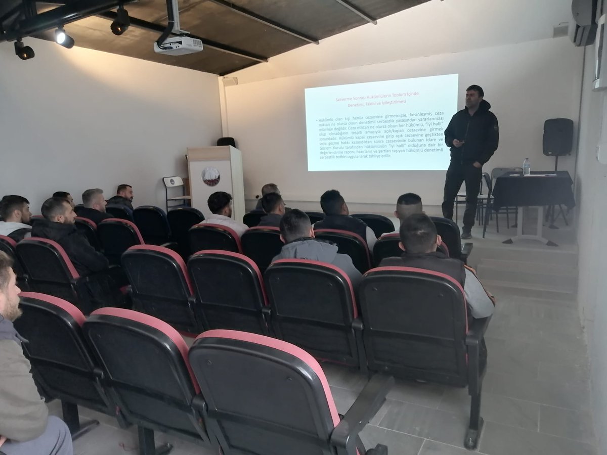 Ceza İnfaz Kurumları ile Denetimli Serbestlik Müdürlükleri Arasında İşbirliği Çalışmaları kapsamında, Geyve Açık Ceza İnfaz Kurumunda   hükümlülere kurumumuz öğretmeni Demir SEVİM tarafından  denetimli serbestlik süreci hakkında  bilgilendirme semineri gerçekleştirildi.