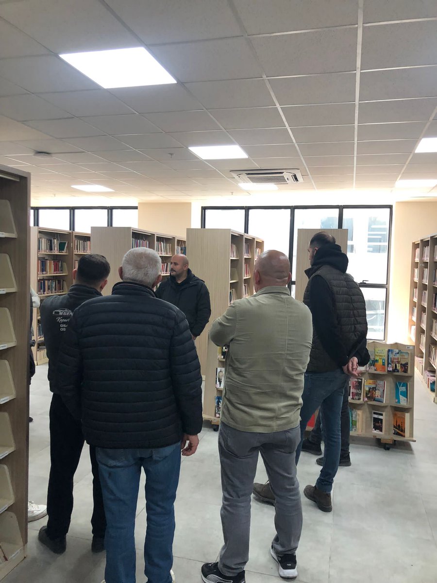 Yükümlülerle birlikte Erenler'de bulunan İl Halk Kütüphanesi ziyaret edilerek kurum yetkilileri ile birlikte kütüphane ve kitapların hayatımızdaki yeri ve önemine ilişkin söyleşi gerçekleştirildi.