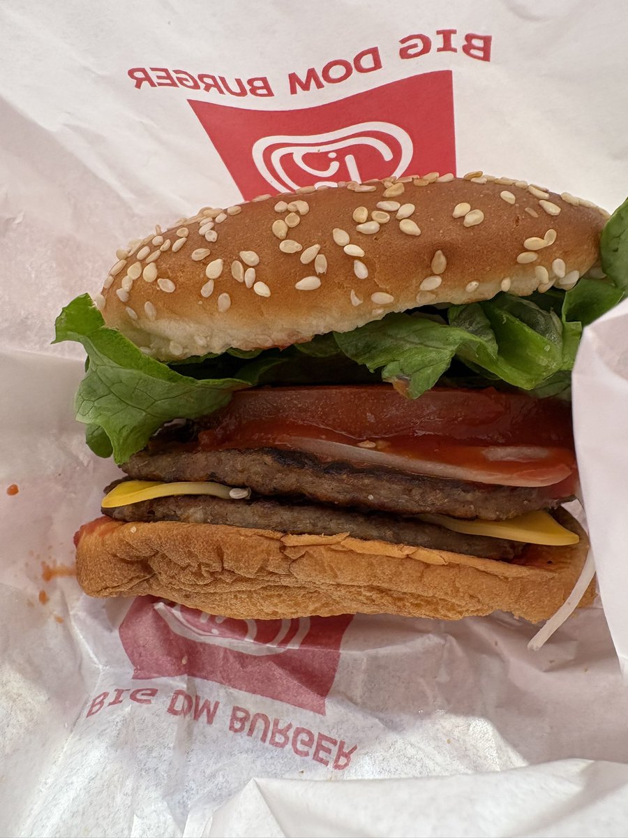 40年ぶり位のドムドムバーガー ビックドムバーガーだって笑 ガ⭕️ダム