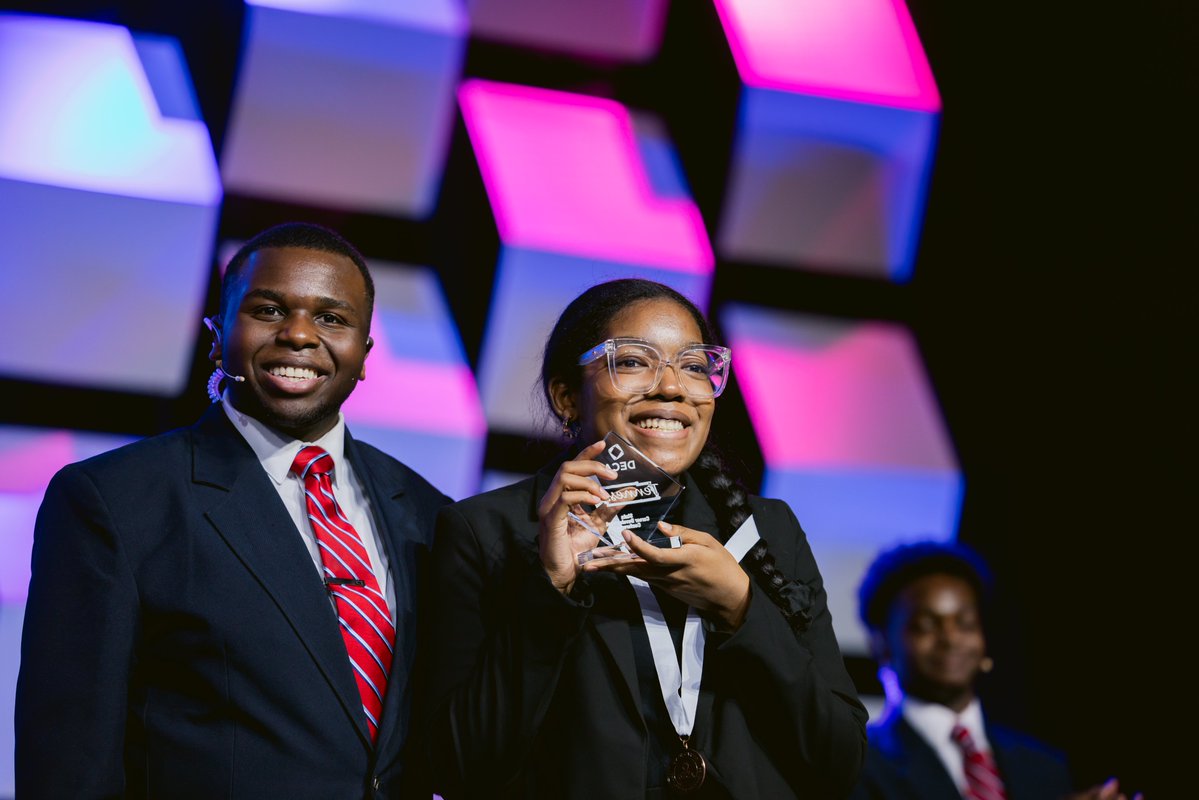 Central Magnet Deca tweet media