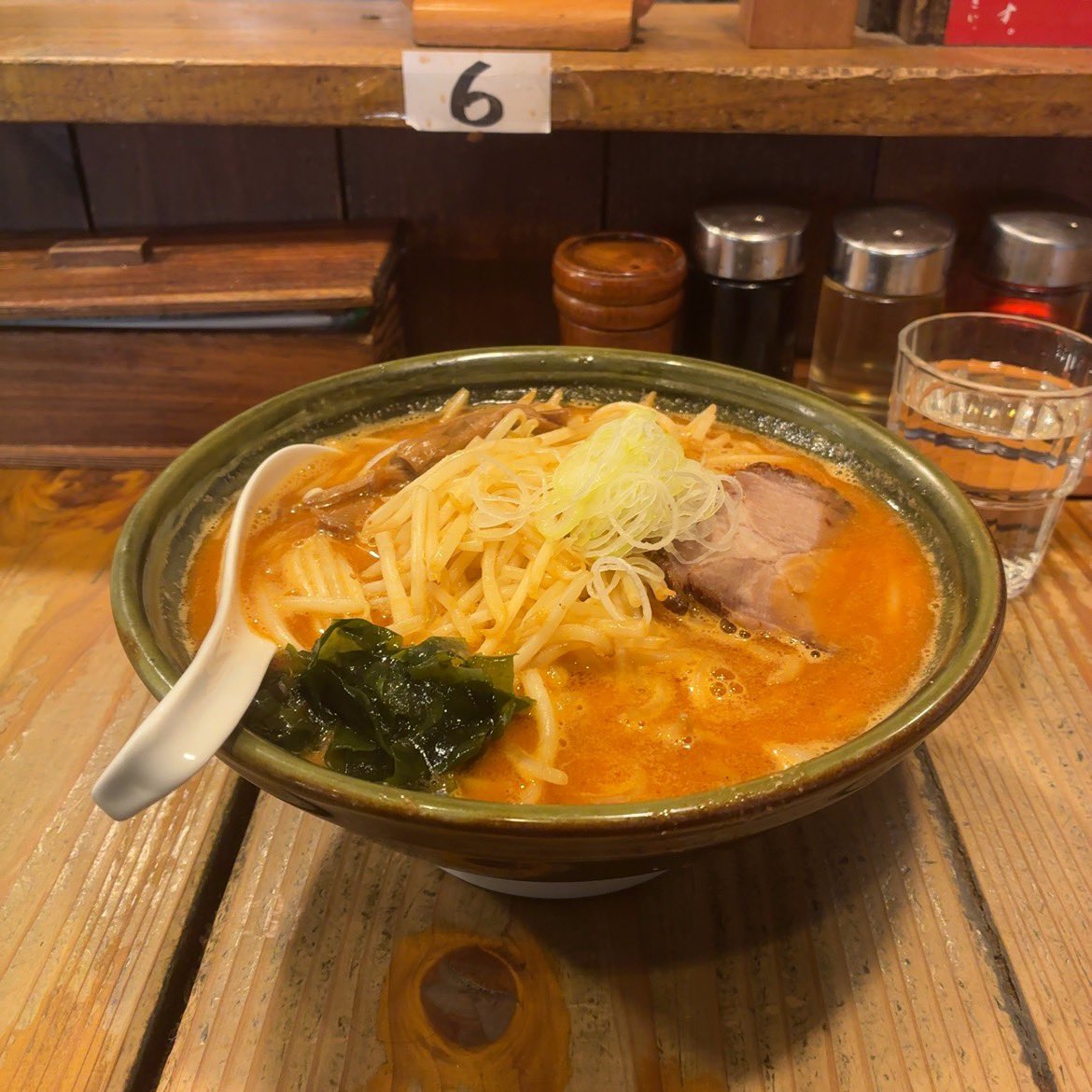 soybeans_greens's tweet photo. あざみ野　きむら初代にて鉄火麺。

大盛無料が嬉しい。トロッとしたスープがとても美味しい。
毎回ハズレが無いぜ！
ご馳走様でした！！ https://t.co/mkFw3MhjxP