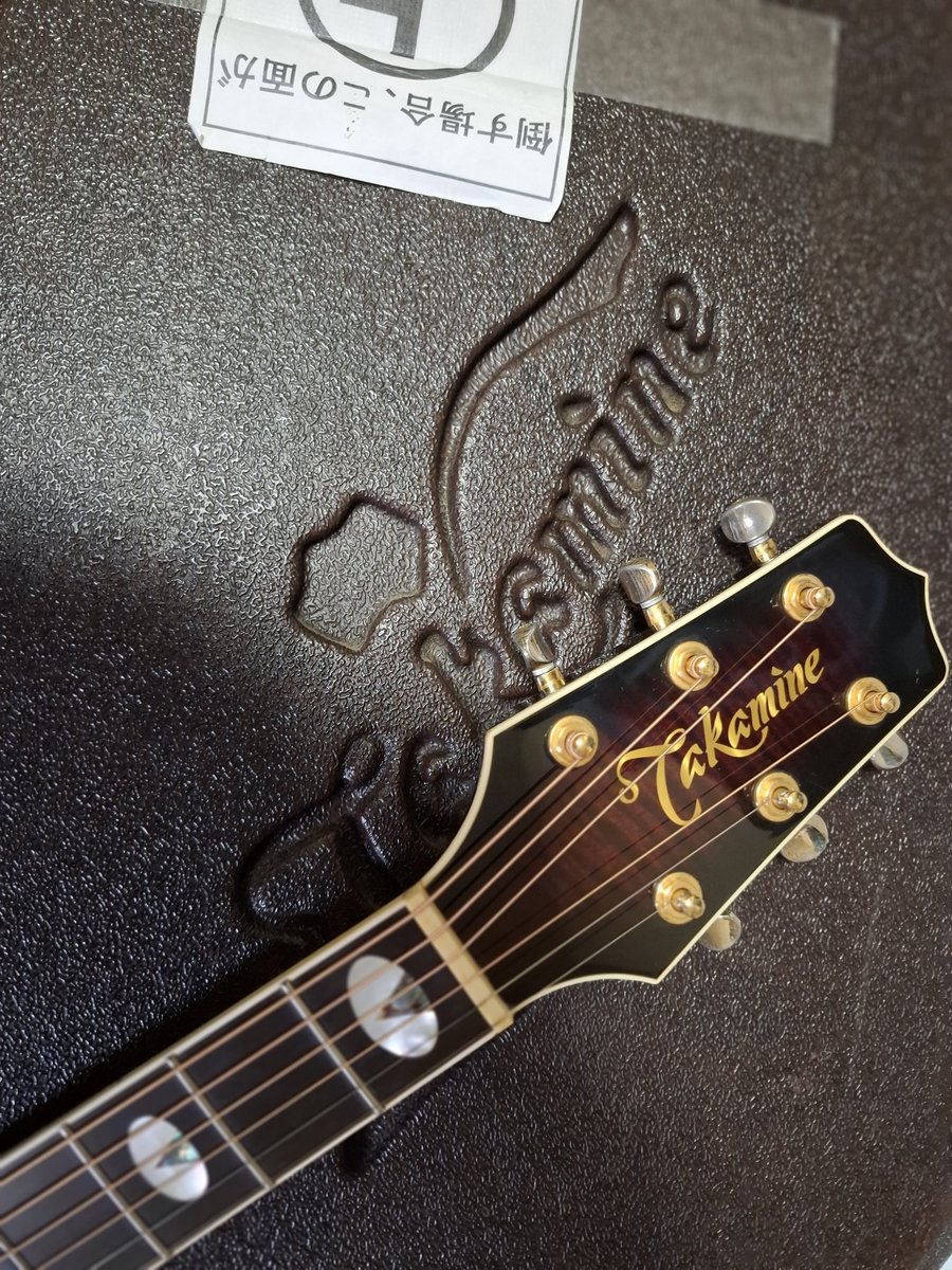 音楽を初めてから、ずっと一緒🎸 新しくメインを買い替えた途端に壊れ