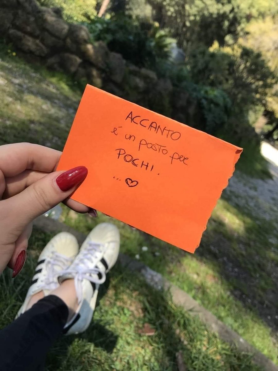 Ogni giorno fai una scorta di pensieri positivi.💋🌹❤
Ti serviranno per combattere quelli tristi, se verranno.☕💕😂
BUONGIORNO A TUTTI. UN  VENERDÌ PIENO DI POSITIVITÀ X VOI...💋🌹❤🌹💋  CIAO