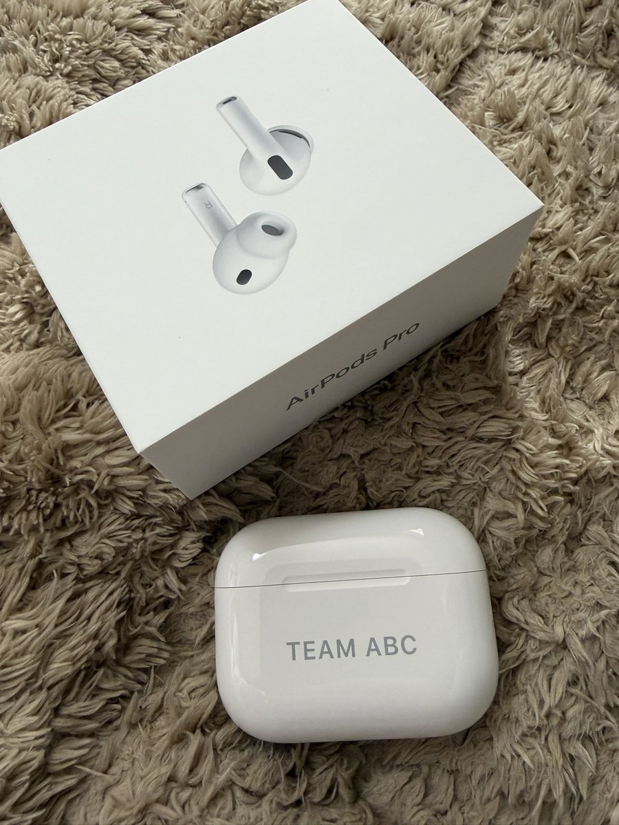 JDA_TEAM_ABC's tweet photo. 今まで使っていた物失くしてしまいバッテリー切れてて探せず…
AirPods Pro3を奮発して購入
刻印入れられるみたいだったので迷わずこれにしました🍒
＃AcidBlackCherry 
＃TEAMABC https://t.co/yN4dxptnNd
