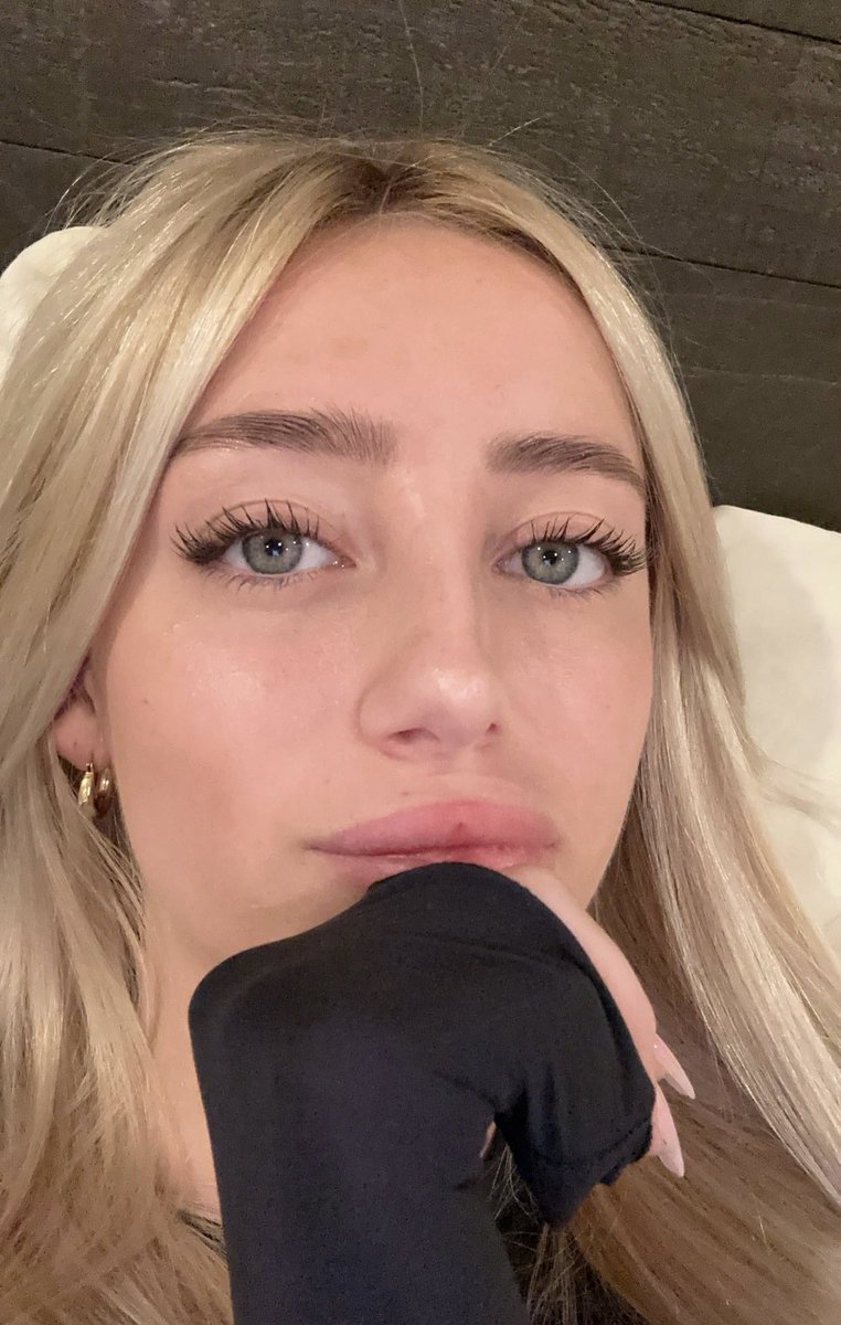 Caprice🩷 tweet media