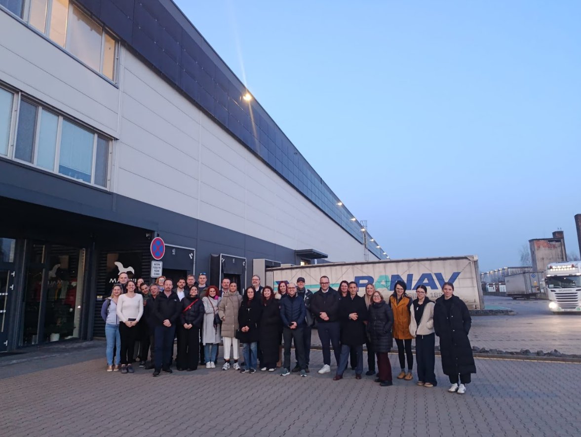 Repower_Ind's tweet photo. 📢 Two insightful days in Ostrava 🇨🇿 for Interregional Event 6 of #RepowerIndustries!

Partners shared regional experiences 📊, joined an interregional workshop, and connected policy with practice through study visits: 🏭 Day 1 – Malfini, a.s., Day 2 – TŘINECKÉ ŽELEZÁRNY a.s. https://t.co/6R7Sro4pZ9