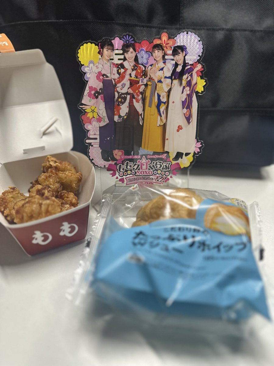 tomozo018's tweet photo. さて、気を取り直してお祝いだ🥂

#ももクロ https://t.co/QvXgAKO2a9