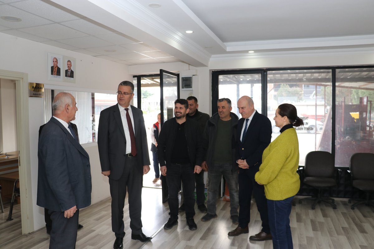 SamsunTRM's tweet photo. 📍 İl Müdürümüz Kemal Yılmaz Bafra'da
🔹 Bafra Ticaret ve Sanayi Odası Başkanı Serdal Sefa Kocabaş
🔹 Bafra Ziraat Odası Başkanı Osman Tosuner
🔹 Bafra Sebzeciler Birliği Başkanı Adem Aşçı'yı ziyaret ederek önemli kurum ve kuruluş temsilcileriyle bir araya geldi @Kemal_yilmaz44 https://t.co/idE7GBevmy