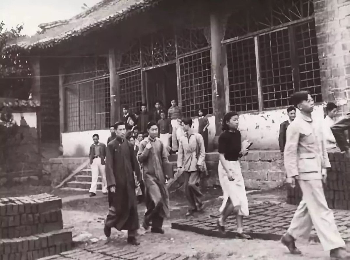 2020seattle's tweet photo. I plan to post a series of old photos from the Republican era to tell the story of the National Southwest Associated University.我准备连续发民国时期的老照片，讲述国立西南联合大学的故事。 https://t.co/vTpeJ4OZ3w