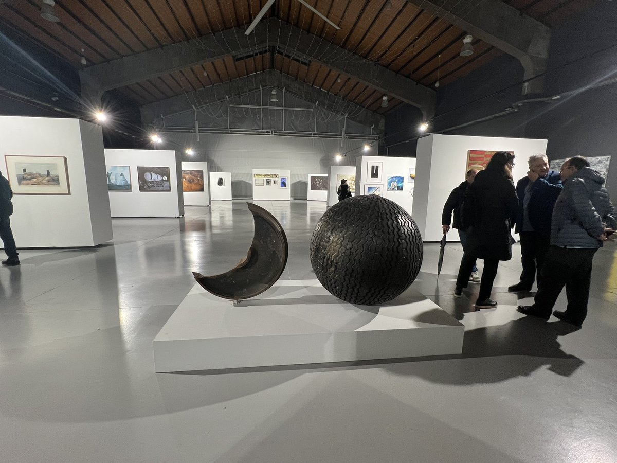 MolldeCosta's tweet photo. Inauguració de l’exposició ‘38 anys navegant l’art’ al Refugi 1 del @PortTarragona
Amb motiu de la celebració dels 40 anys del #MolldeCosta, i els 38 anys del Fons d’art, us convidem a visitar la mostra fins al 3 de maig. https://t.co/IoEmrnrZvL