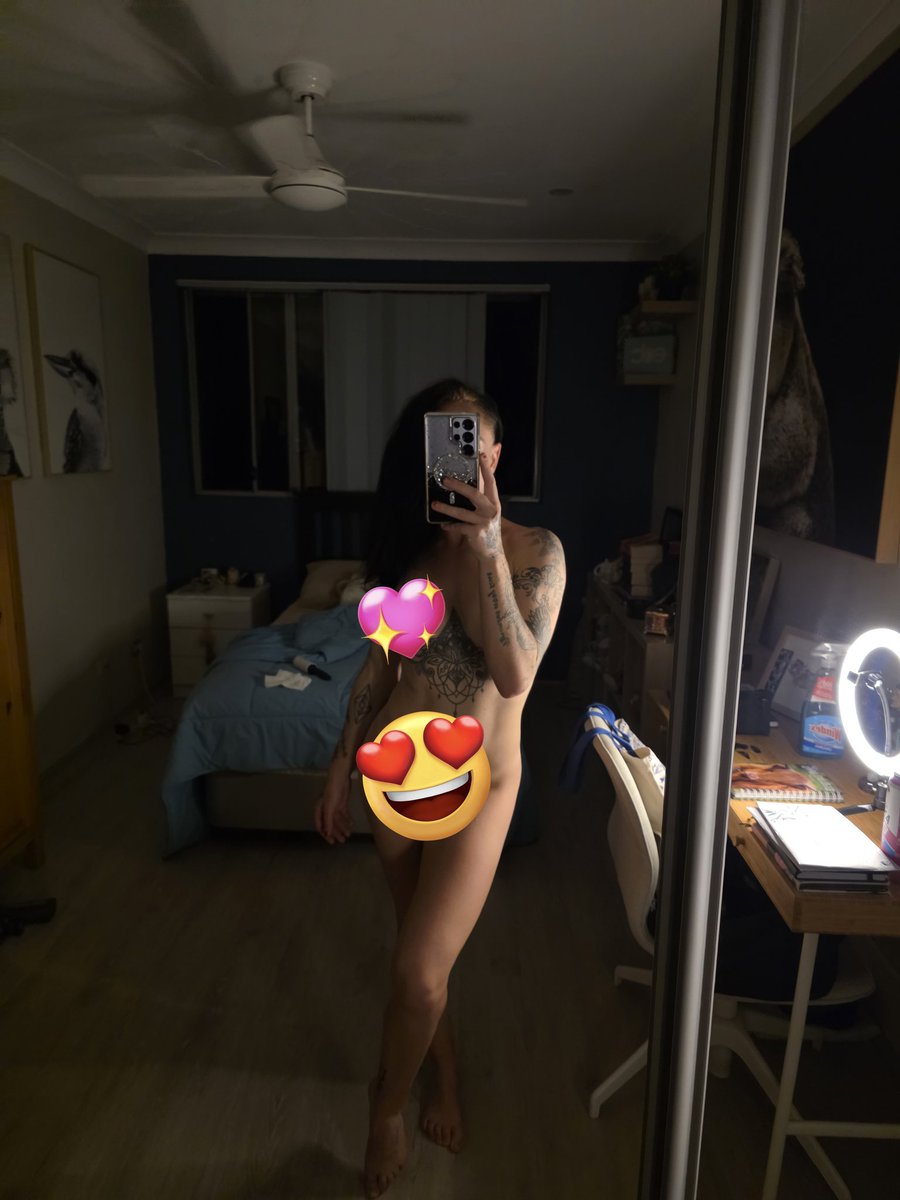 The sale is still on!!! 
$5 for 31 days 👅💦🌶
Offer ends Sunday night 😘

onlyfans.com/bella_day