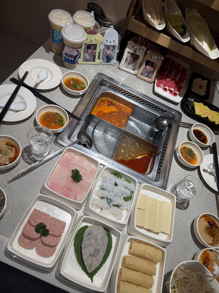 ᵐᵉᵒʷ tweet media