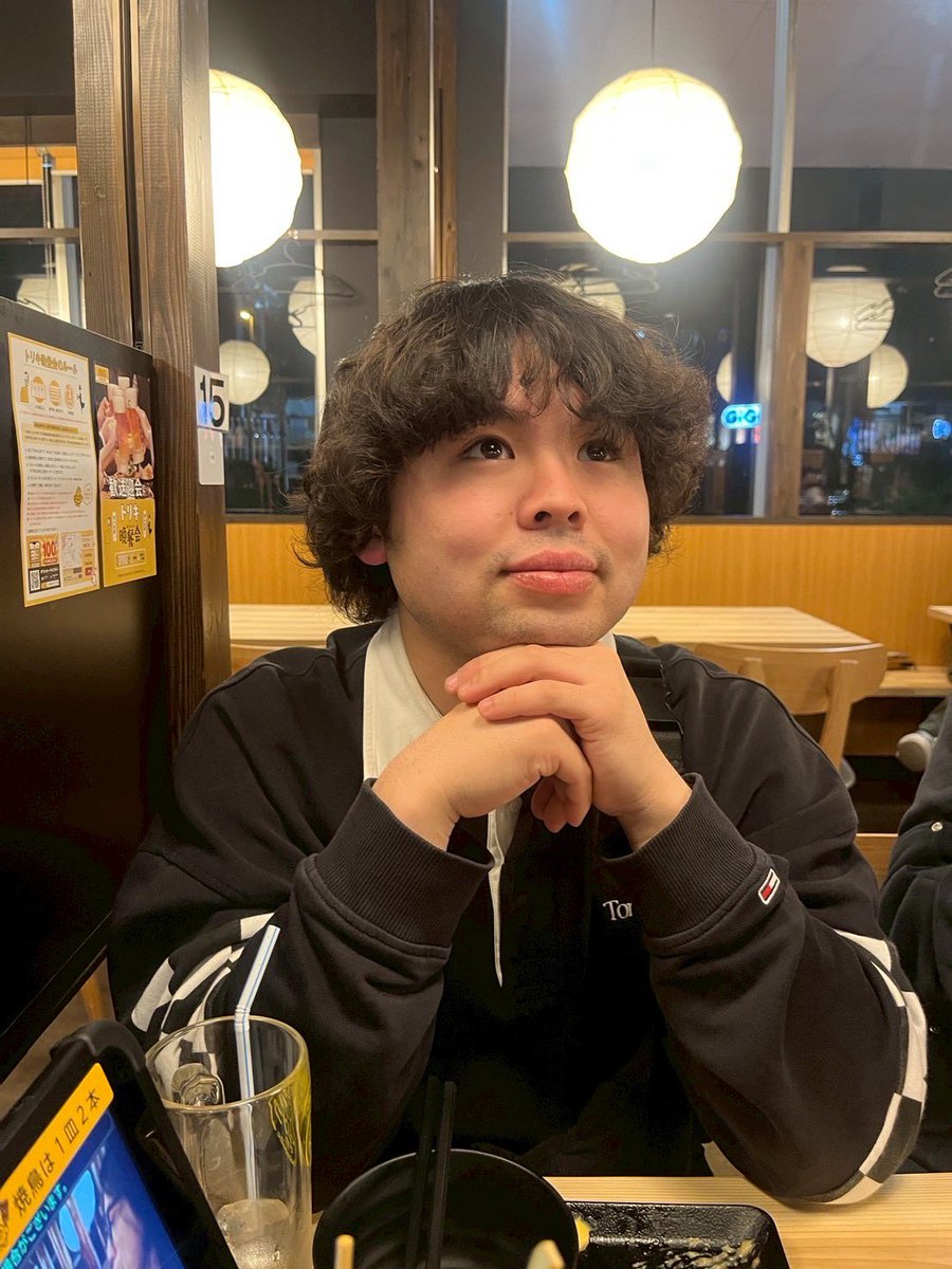 本日3/6はkey&amp;choヤスヒロリキの
爆爆！爆誕生日です！🎂
リキちゃんおめでとう！！👏
変な写真しかありませんでした！
これからも君のとろみピアノに期待している！