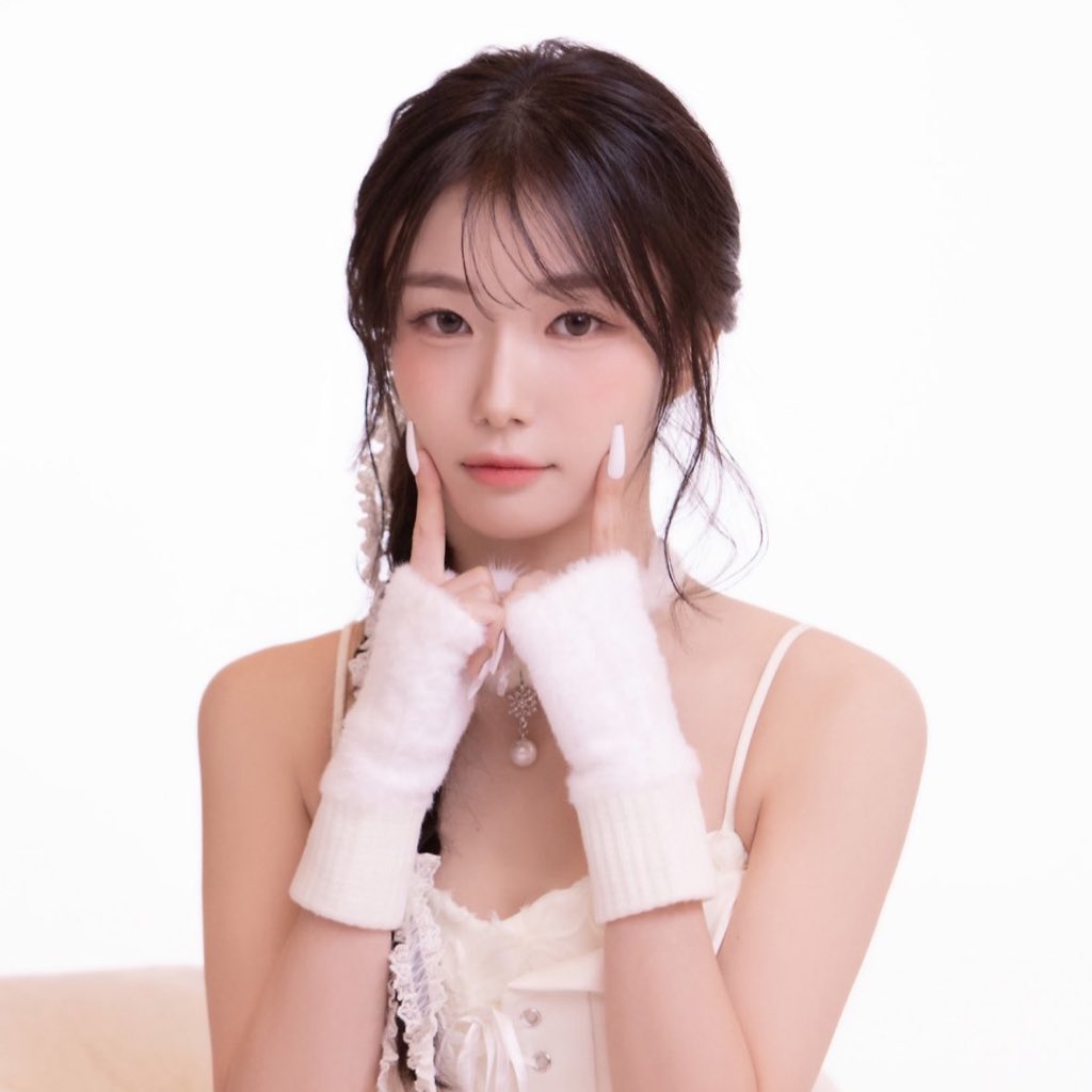 we’ve witnessed her journey from day one until now, and we’re still processing the news today ☹️

thank you for all the memories, Kep1er Youngeun. 

you will always have our love and support, and we will continue cheering for you in all your future activities ❤️