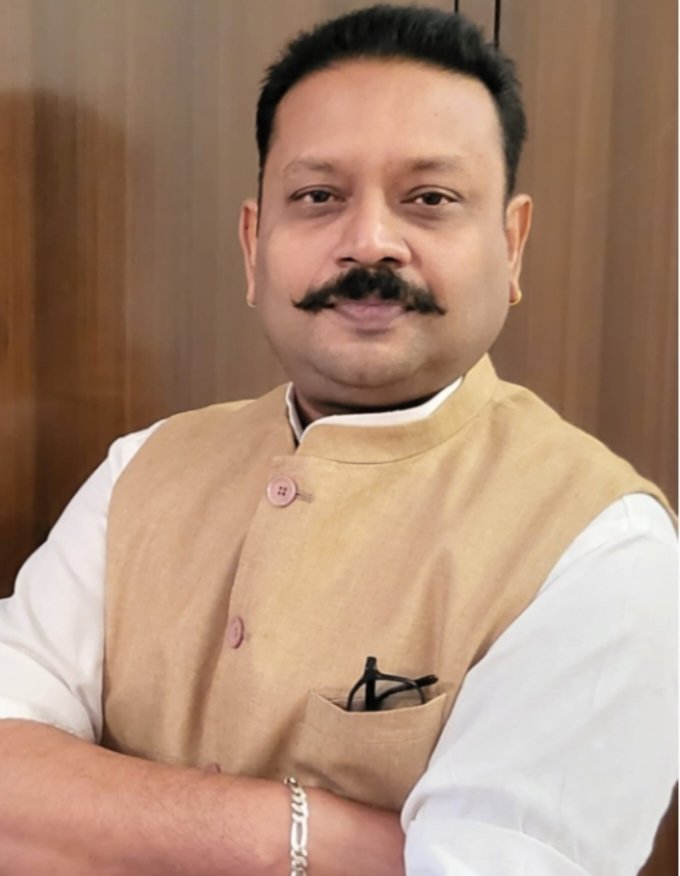 spottvlive's tweet photo. BJP ने सीएम नीतीश कुमार को इतिहास के कूड़ेदान में डाल दिया: आदित्य पासवान https://t.co/eyBveoqFIK
#BiharPolitics #NitishKumar #BJP #BiharNews #PoliticalCrisis #BiharCM #IndianPolitics #BreakingNews #SpotTV https://t.co/Z3NomtRDt9