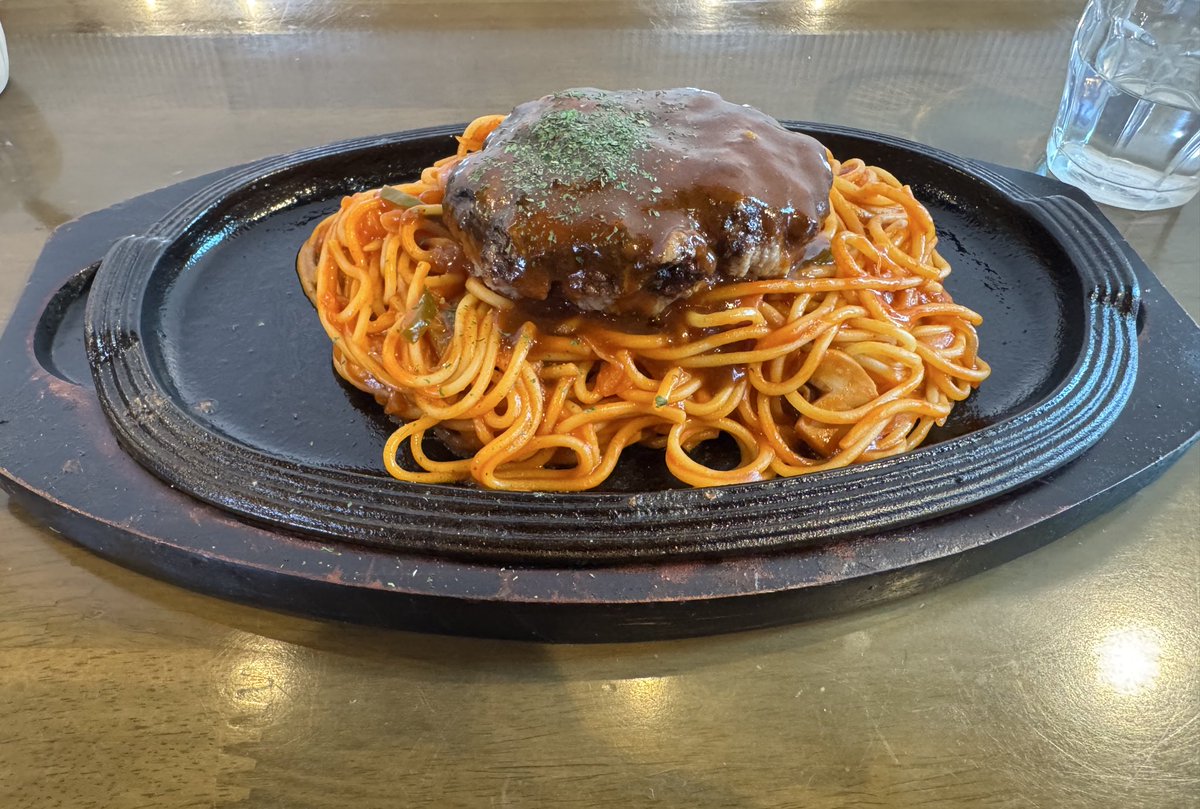 rk5nemo's tweet photo. ハングリーハングリーさん、平日でも混んでた人気店ですね
ナポバーグとデザートにプリン、ご馳走様でした😋 https://t.co/g8PAP8KjyS