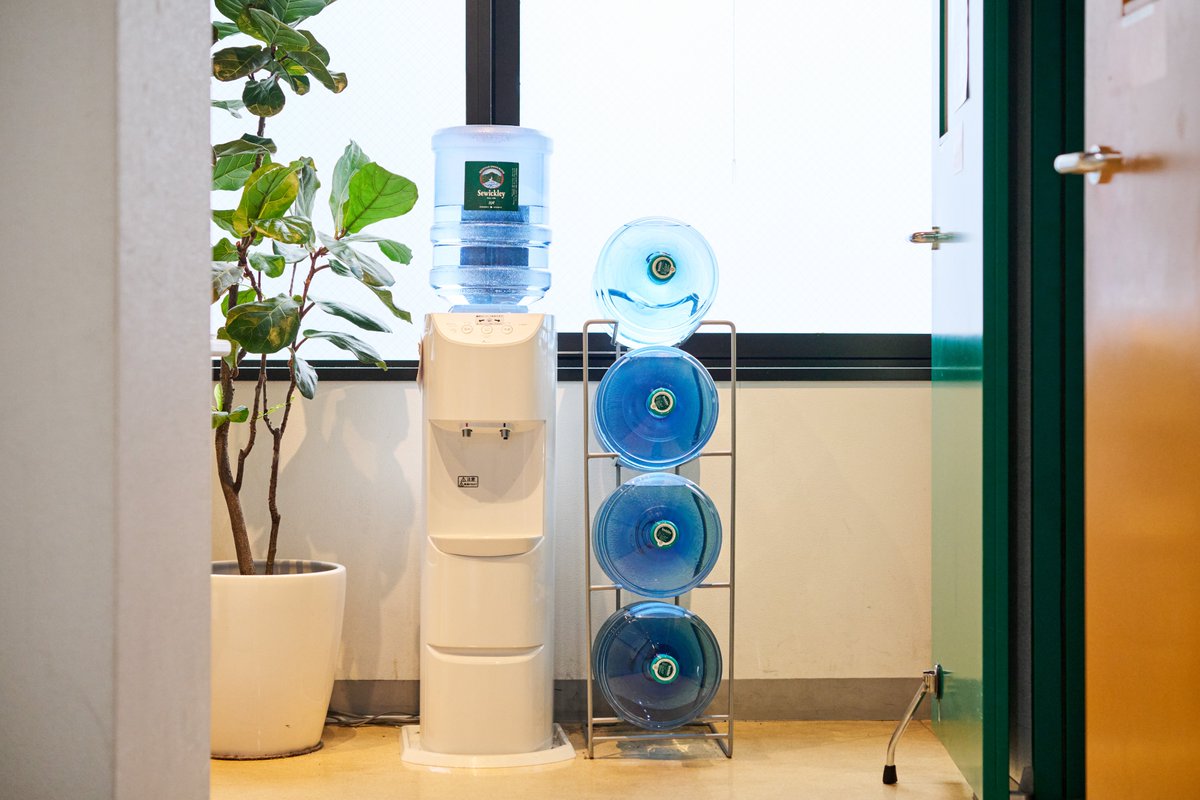 スタジオ設備をご紹介💡
鏡・スマホ撮影用スタンド・Wi-Fi完備。
さらにウォーターサーバーも無料🚰
快適に練習＆撮影ができる環境が整っています。
#新宿マイスタジオ
#レンタルスタジオ
#ダンススタジオ