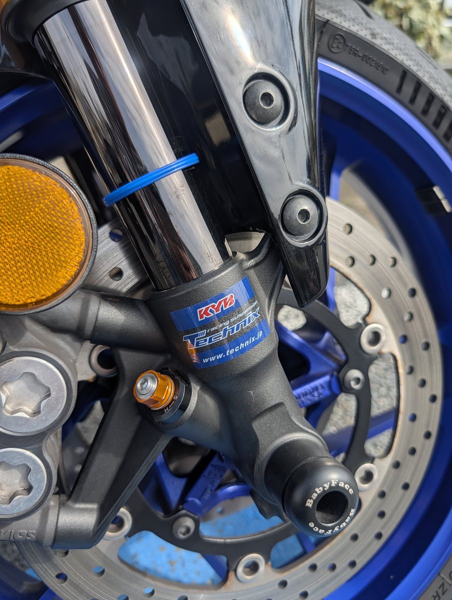 ndrzed's tweet photo. 1月末にステムベアリング交換、前後サスオーバーホールの作業をお願いして、先週ようやく作業完了の連絡があったので本日引き取りに。
併せてクルコン不具合対策でクラッチレバーも交換。
次はタイヤ交換と7月の車検時にクラッチプレート交換予定。

#mt09
#mt09sp https://t.co/VhEfSh6Uwx