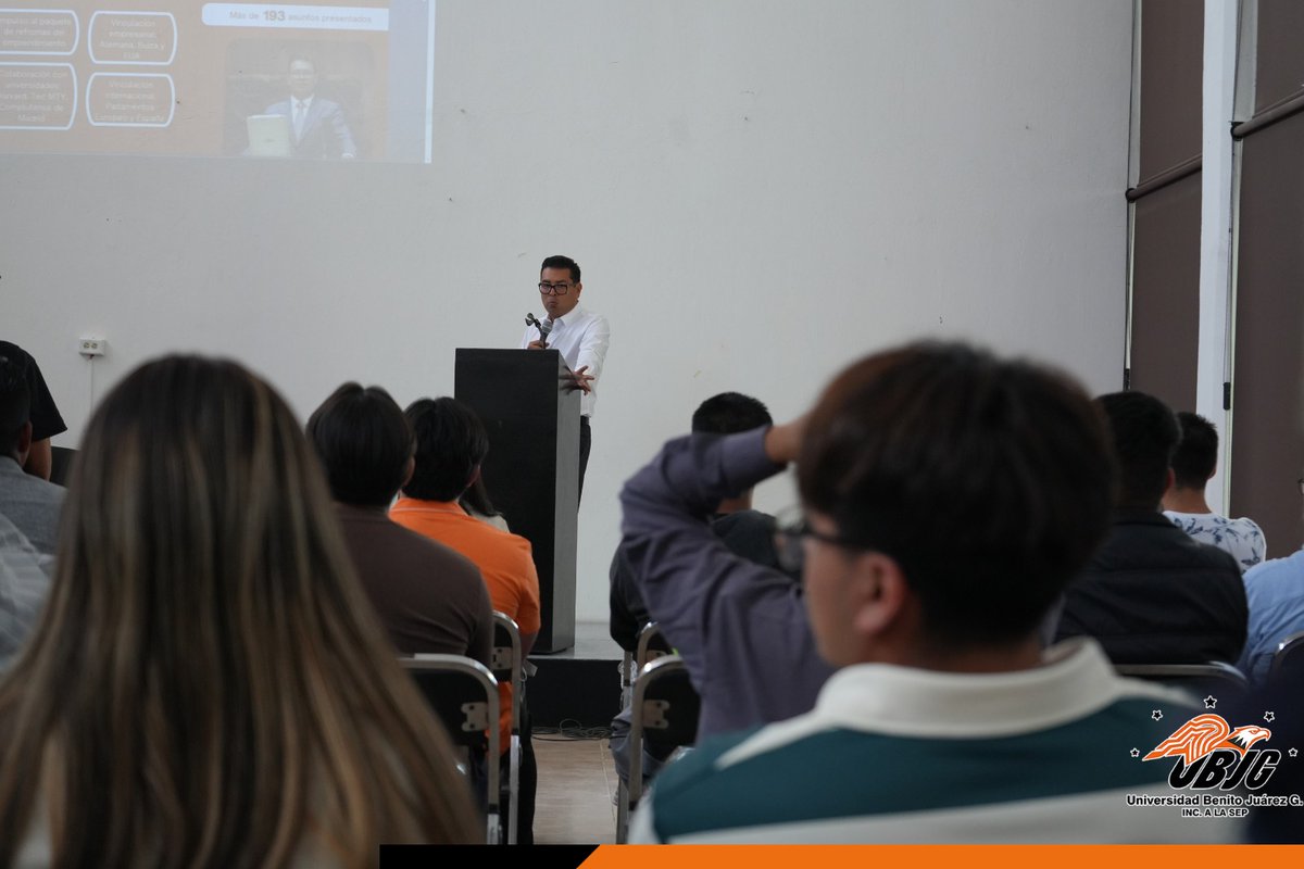 #SomosUBJ| Agradecemos la visita del Senador Néstor Camarillo, quien sostuvo una charla con nuestros alumnos, compartiendo su experiencia y reflexiones sobre el ámbito público y el liderazgo.
En la Universidad Benito Juárez García seguimos impulsando espacios de diálogo.🎓✨
