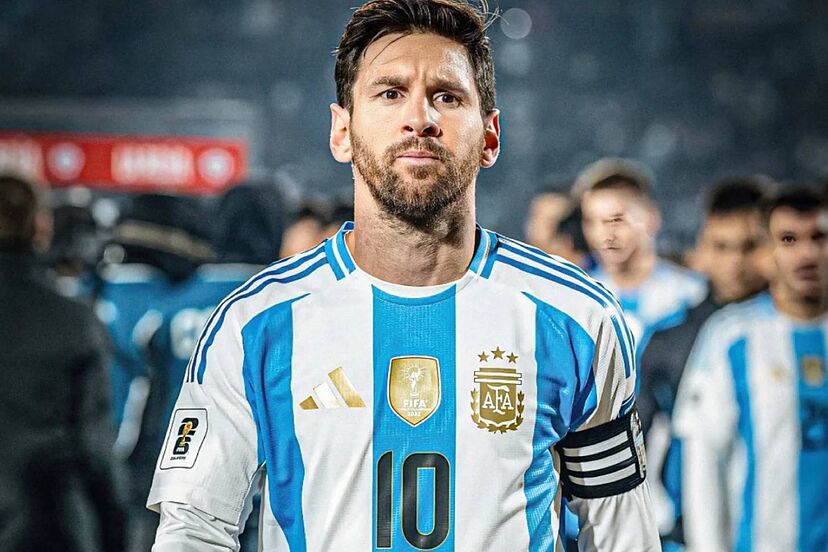 DEJEN DE ROMPERLE LOS HUEVOS A MESSI

se los dice un fanático de Maradona.
