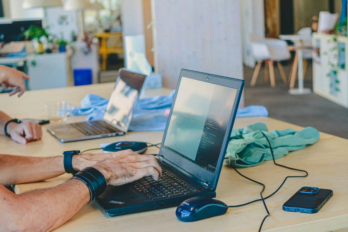 tarachandverm's tweet image. The internet rewards people who:

Show up daily
Share valuable ideas
Help others grow

Build your digital presence.

Your future audience is watching.

#DigitalBrand #OnlineSuccess